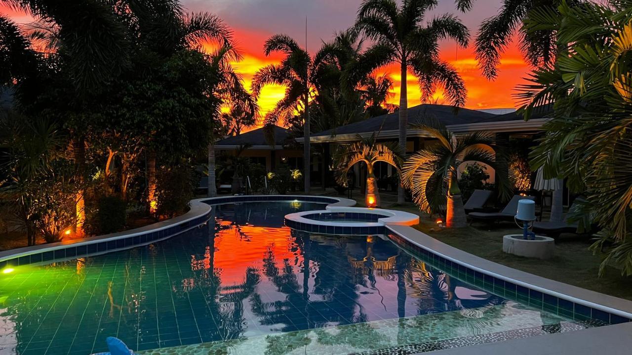 Alona Royal Palm Resort Panglao Exterior foto